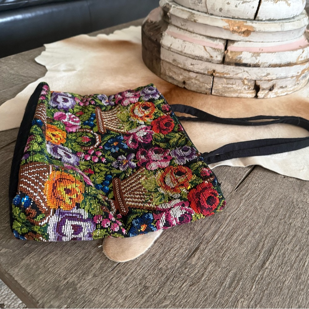 Beautiful Vibrant Floral Made in Guatemala Floral Tapestry Hand Bag - Picture 7 of 16